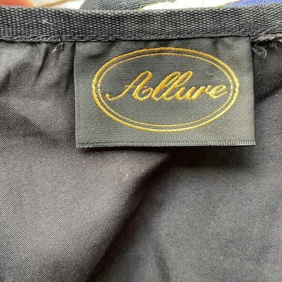 Cool vintage find! Knotted and embroidered fabric swatch jacket - Picture 5 of 5